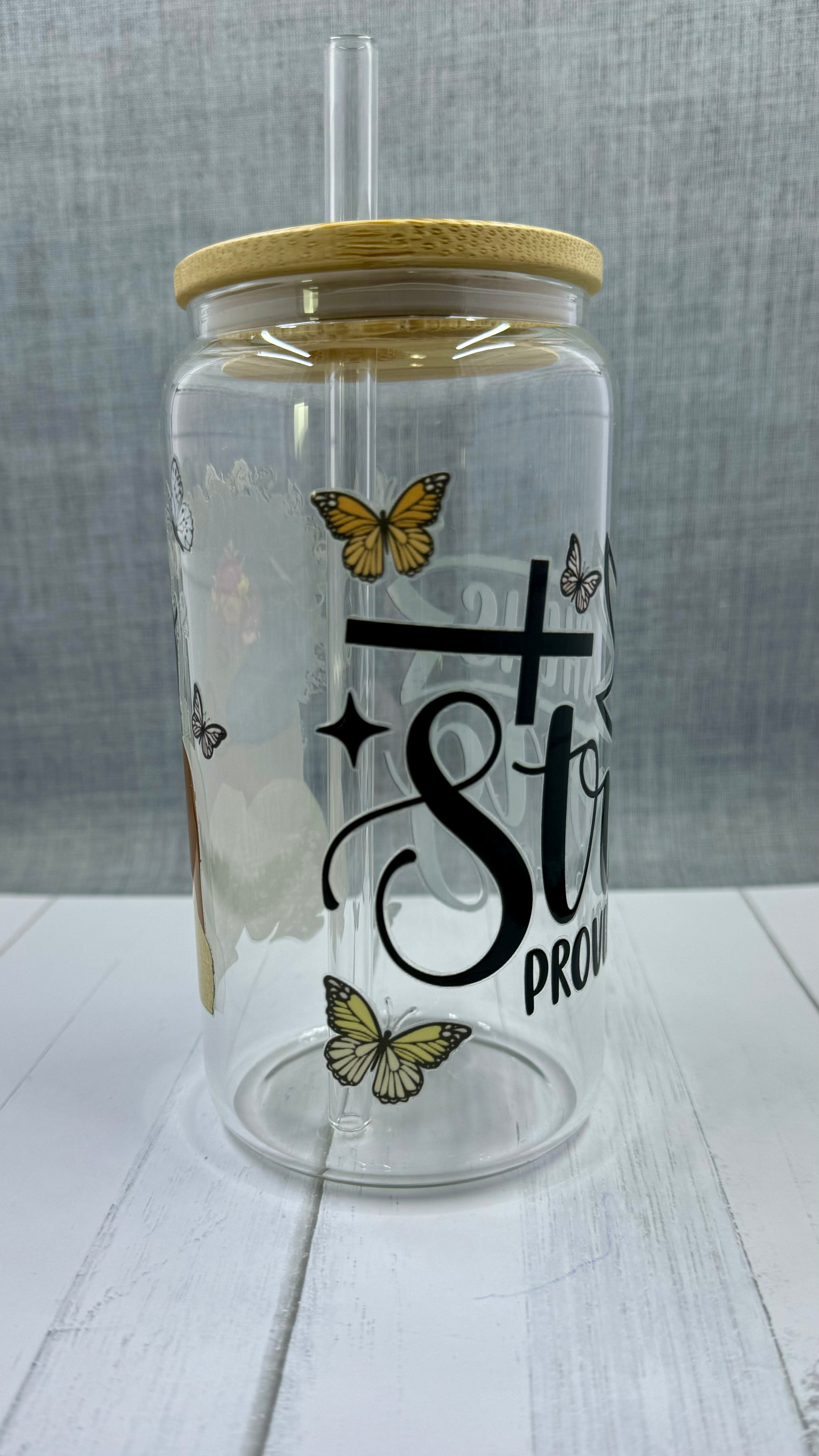 Expertly crafted with 16 ounces of glass, our She is strong Glass Tumbler features a unique UV DTF transfer design. Showcasing the empowering message "she is strong" along with a striking black queen, this tumbler is a stylish and uplifting addition to your drinkware collection.