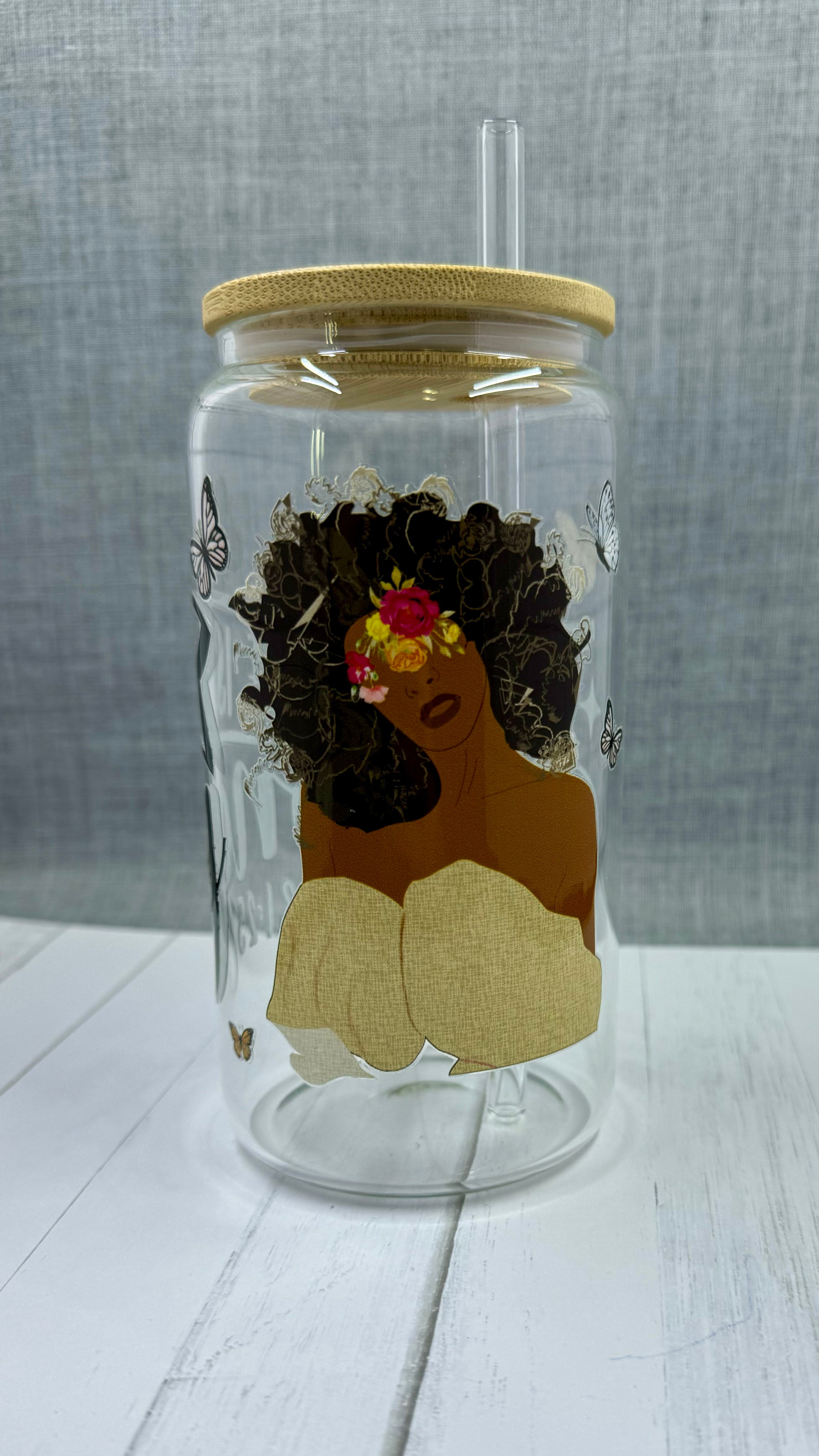 Expertly crafted with 16 ounces of glass, our She is strong Glass Tumbler features a unique UV DTF transfer design. Showcasing the empowering message "she is strong" along with a striking black queen, this tumbler is a stylish and uplifting addition to your drinkware collection.